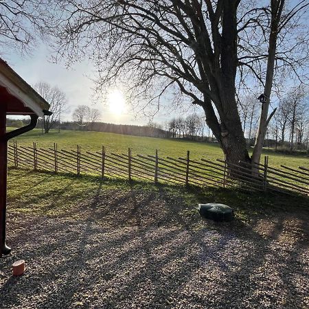 Naturskoent Boende Naera Skoevde Skövde Exterior foto